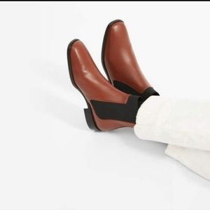 Everlane The square toe Chelsea boot size 8.5 women's FITS LIKE A 7.5